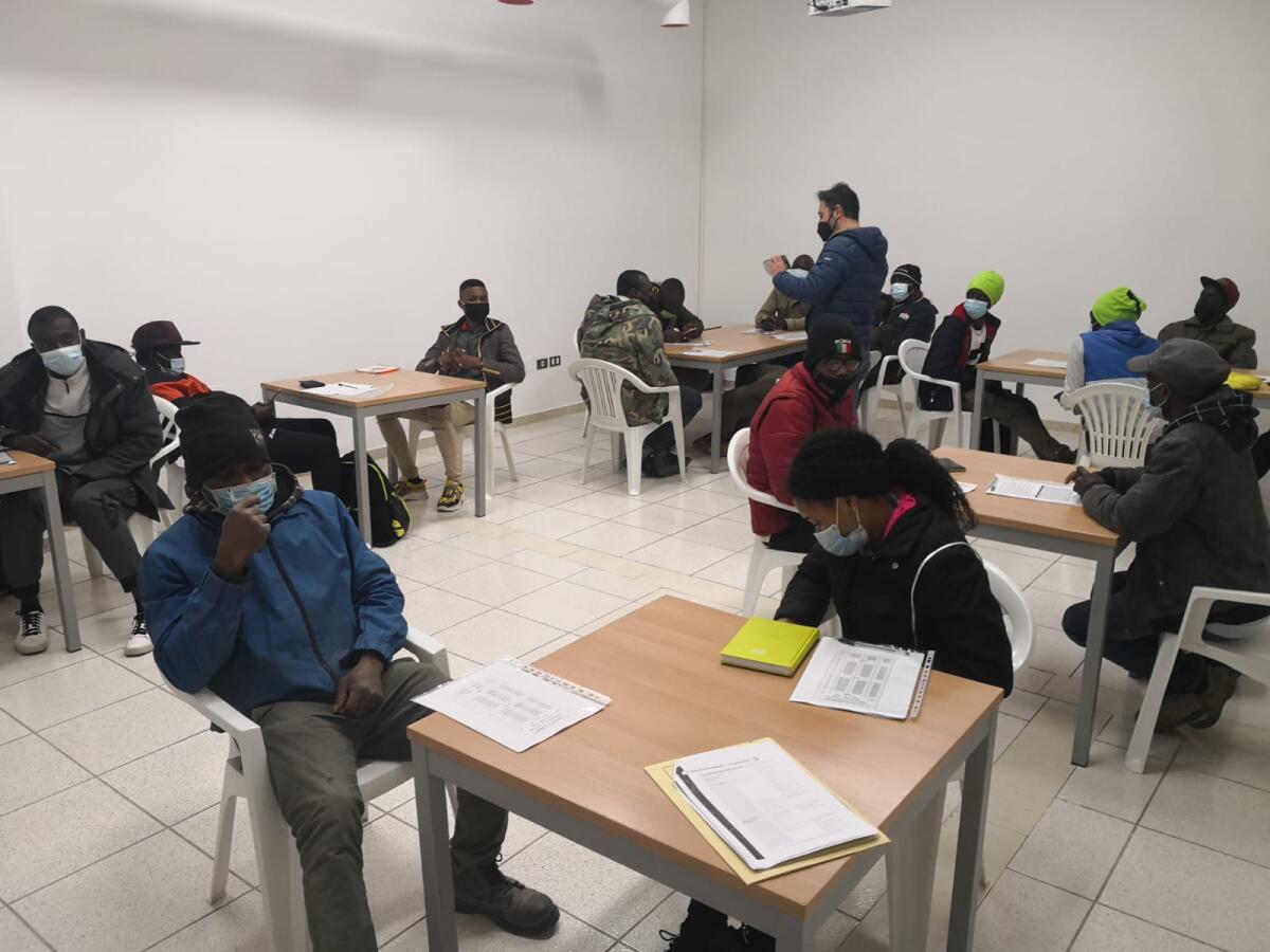 Foggia, iniziati i corsi di italiano per migranti: lezioni in presenza e in sicurezza - 