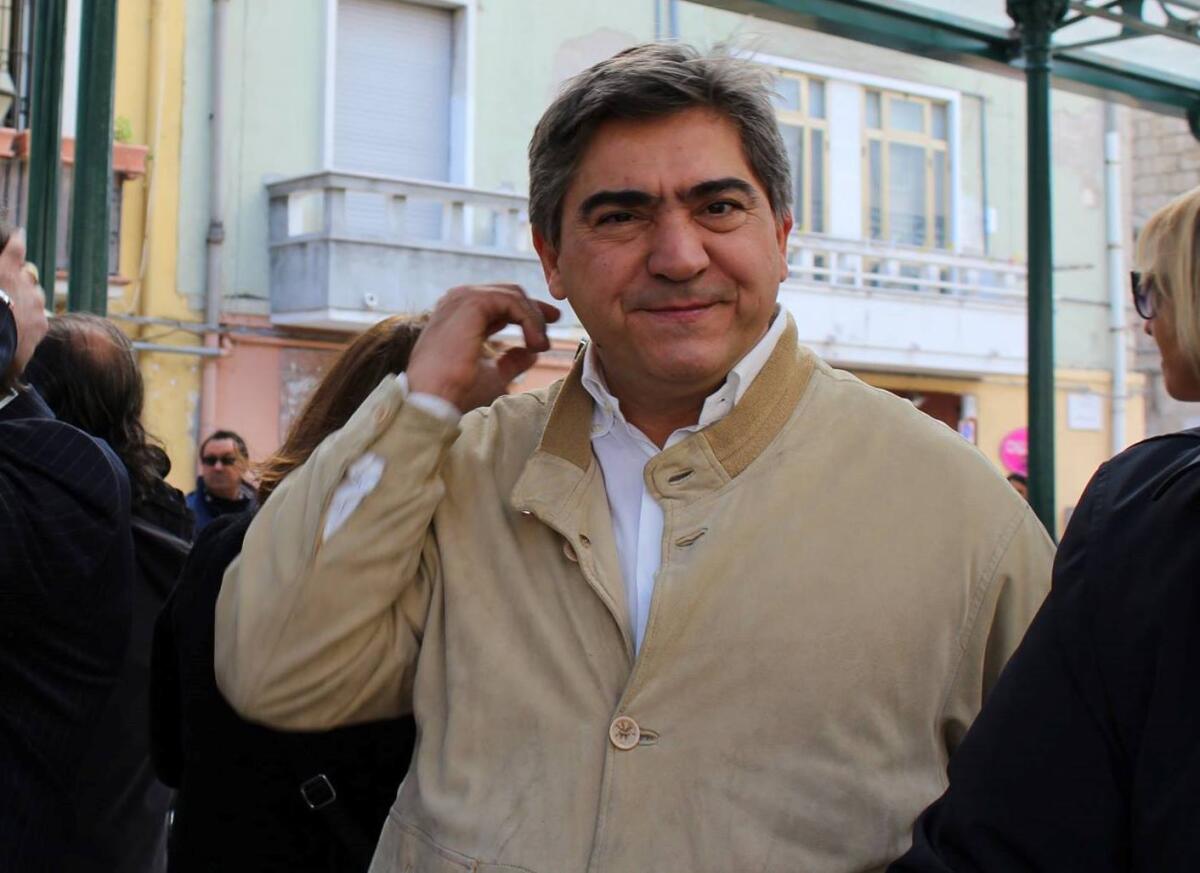 Foggia, in fiamme l'auto del consigliere Scapato: si dimette da vicepresidente del Consiglio comunale - 