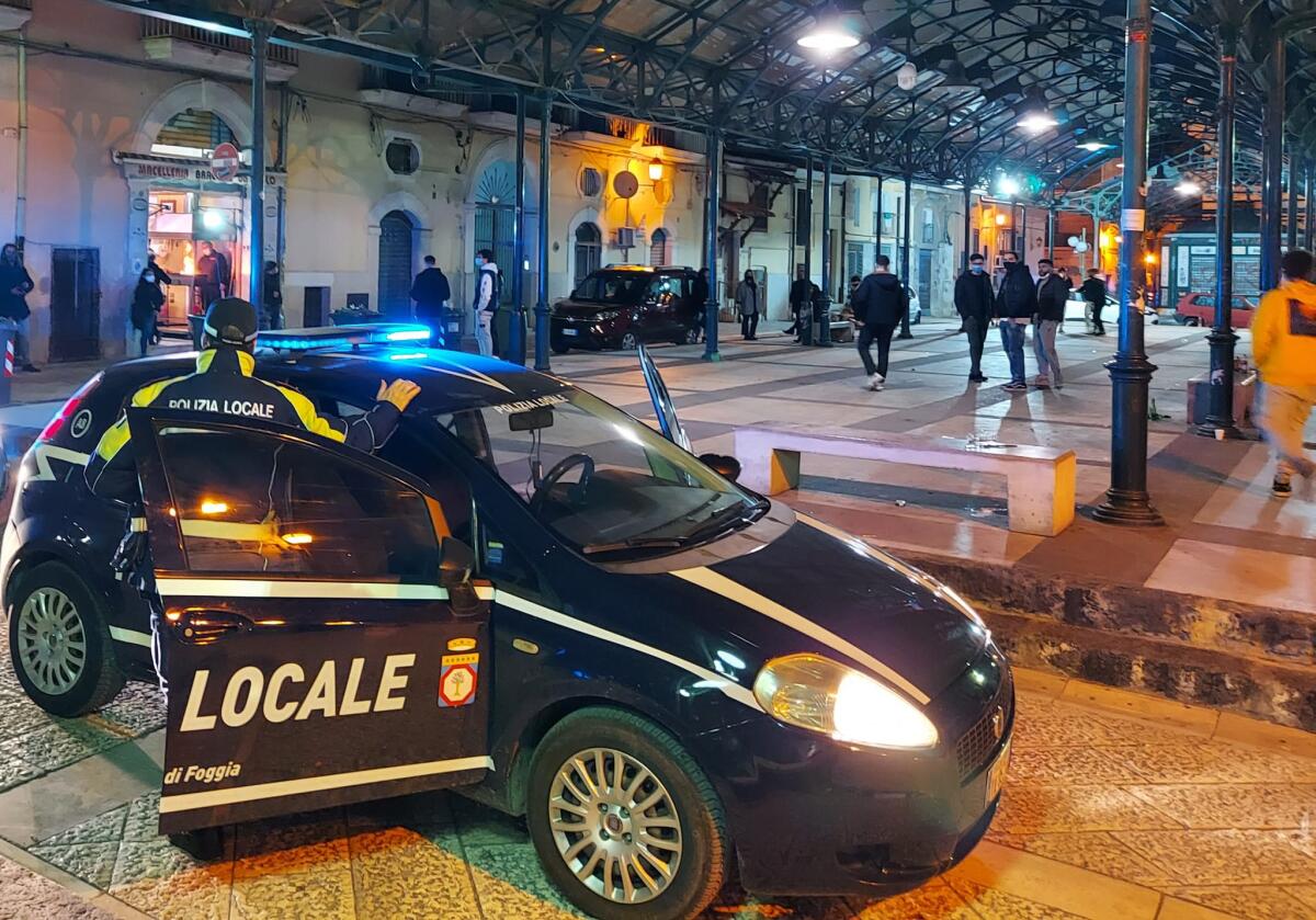 Foggia, movida e assembramenti nel weekend: registrate diverse violazioni alle norme anti-Covid - 