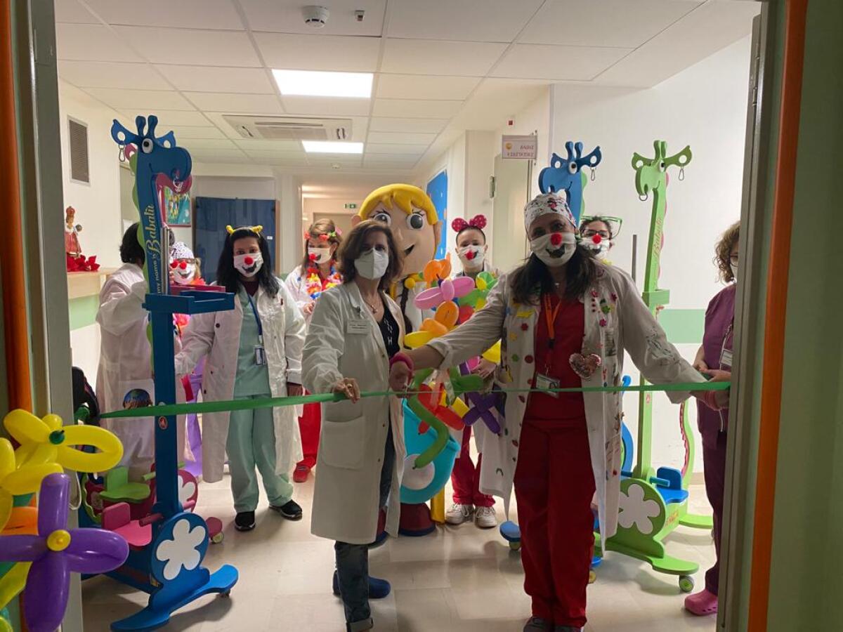 Foggia, colorati portaflebo “Babalù” consegnati alla Neuropsichiatria Infantile del Riuniti - 