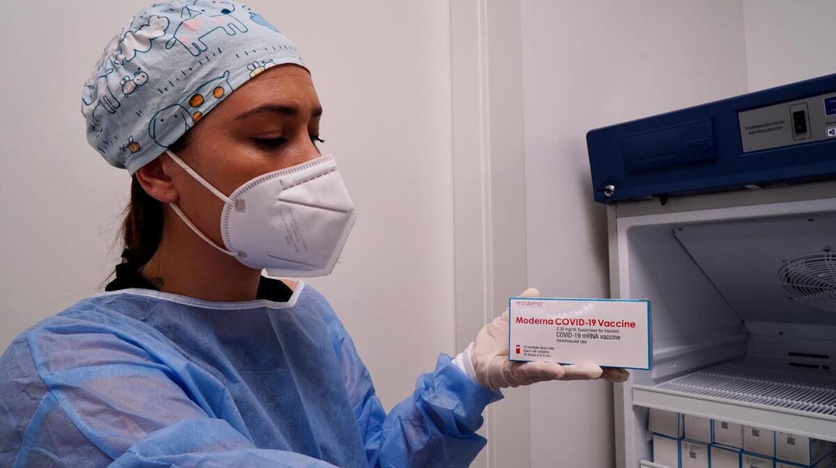 Vaccini anti-covid, in Puglia superate le 815mila dosi somministrate. Emiliano: "Dalla prossima settimana vaccino ai 60enni" - 