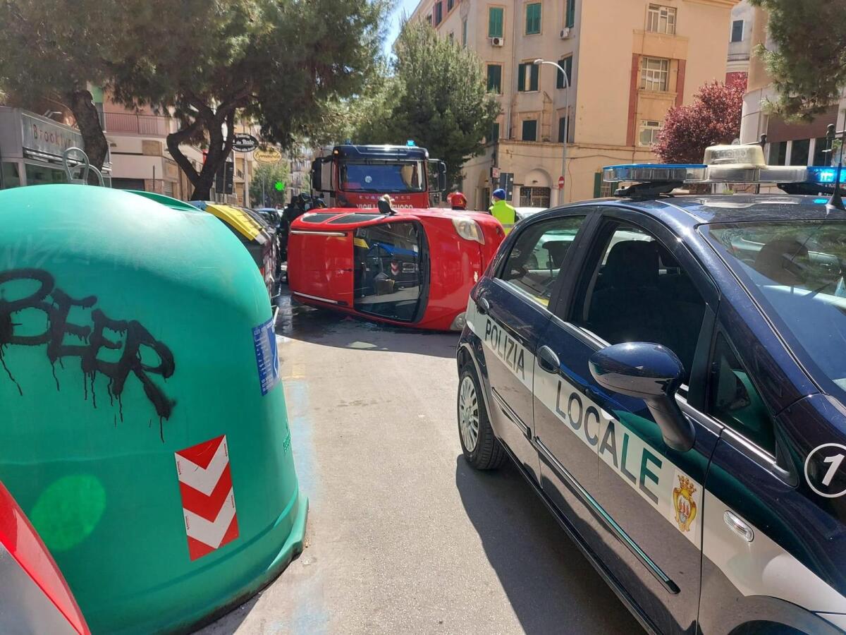 Foggia, scontro tra due auto: una si è ribaltata - Credits: Facebook Voce di Foggia