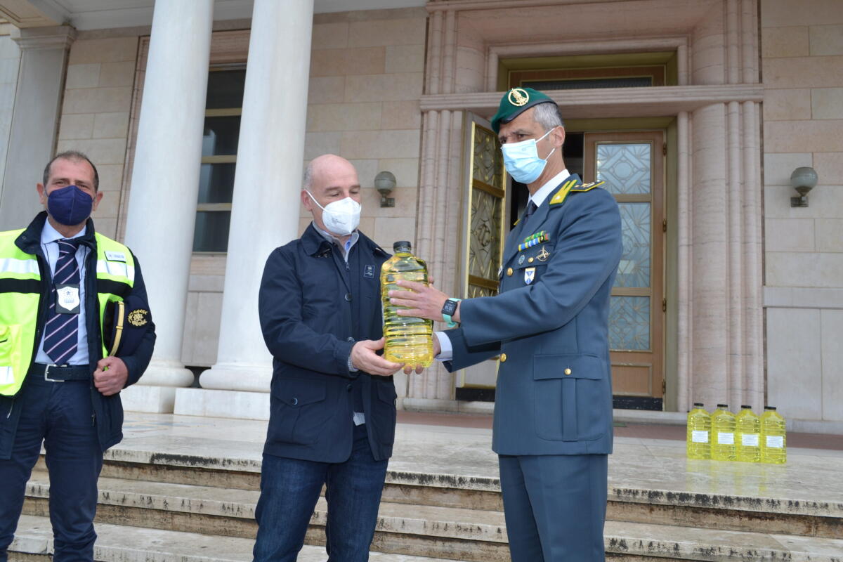 Alcool etilico sequestrato devoluto a Casa Sollievo, Riuniti e Zooprofilattico per produrre sanificanti - 