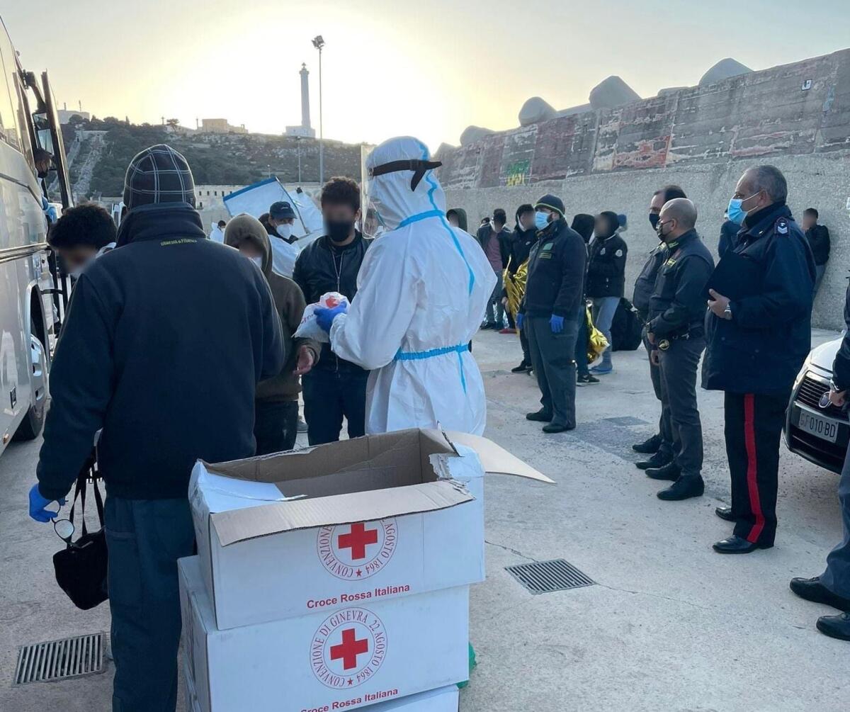 Puglia, sbarcati altri 49 migranti: terzo gruppo in circa 24 ore - Credits: Facebook Croce Rossa Italiana - Comitato Regionale Puglia