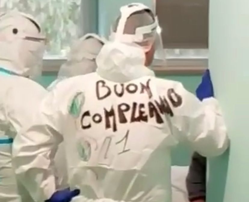 "Buon compleanno": la sorpresa degli operatori al paziente Covid ricoverato al Riuniti di Foggia