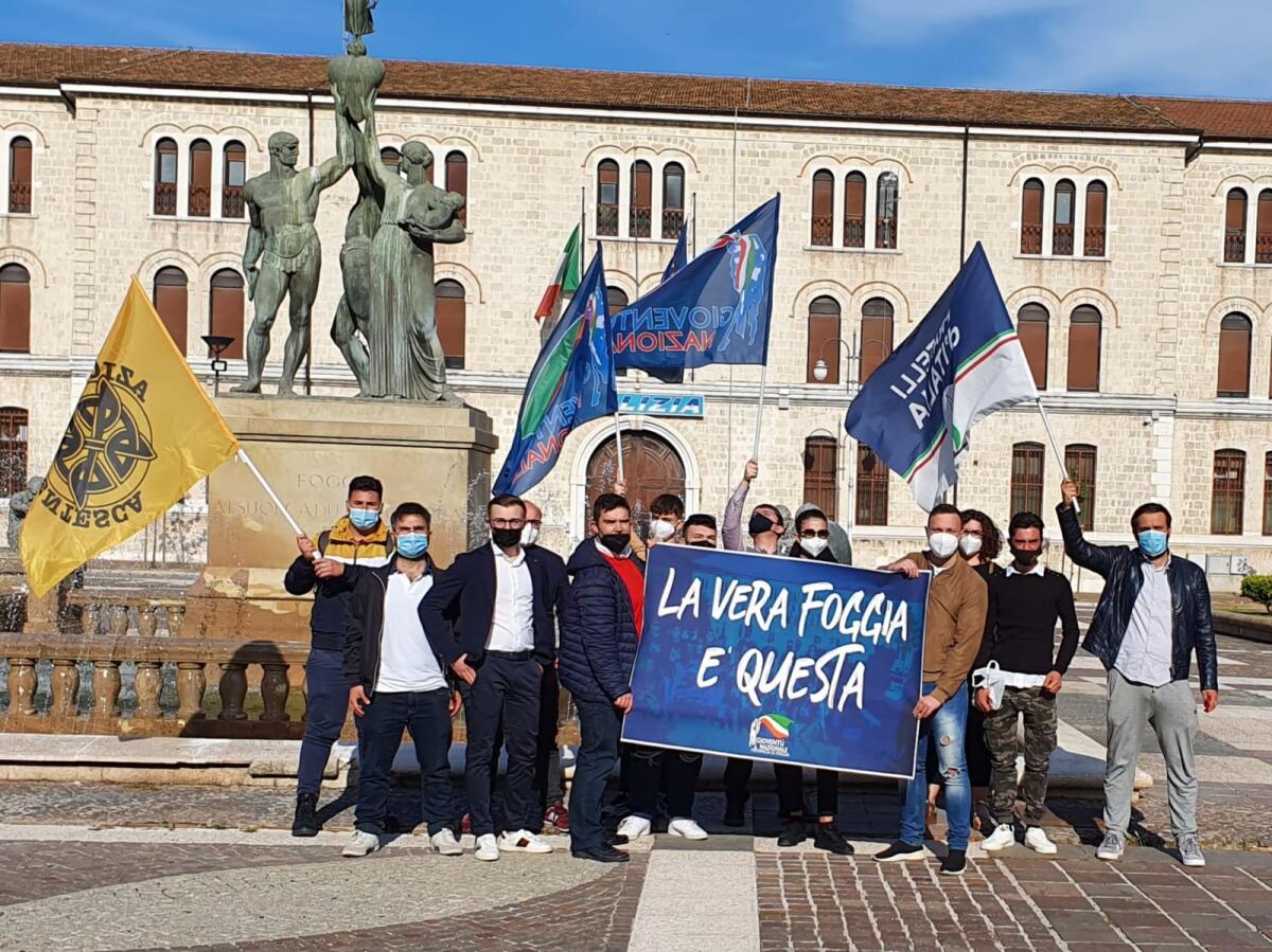 "La vera Foggia è questa": i ragazzi di Gioventù Nazionale in piazza per difendere la città - 