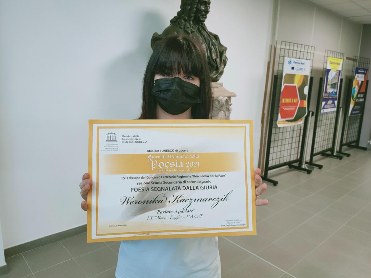 Giornata Mondiale della Poesia dell’Unesco, premiata una studentessa del Giannone-Masi di Foggia - 