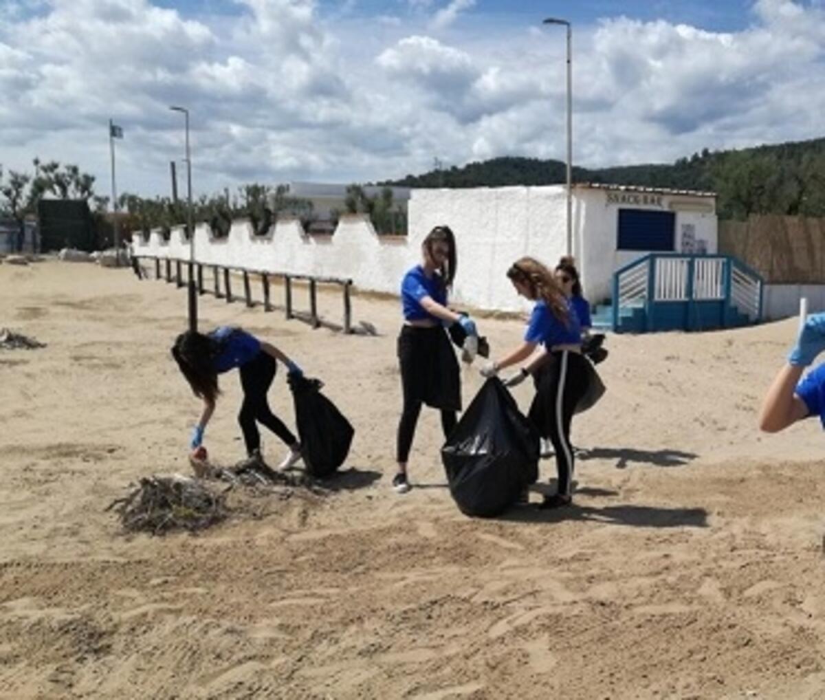 Peschici, Mare Vivo e Lega Navale "adottano" la spiaggia di baia Jalillo: sabato tutti a ripulire il litorale - 