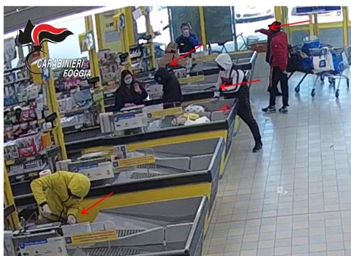 San Severo, armati di pistole e coltelli rapinarono un supermercato: arrestata banda di minorenni - 