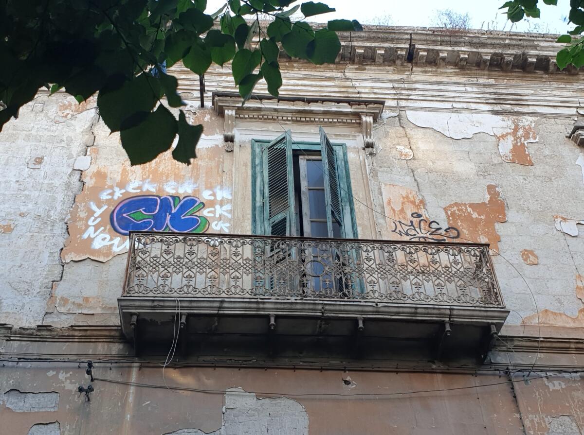 Ennesimo sfregio a Palazzo Trifiletti, la grande vergogna nel centro di Foggia - 