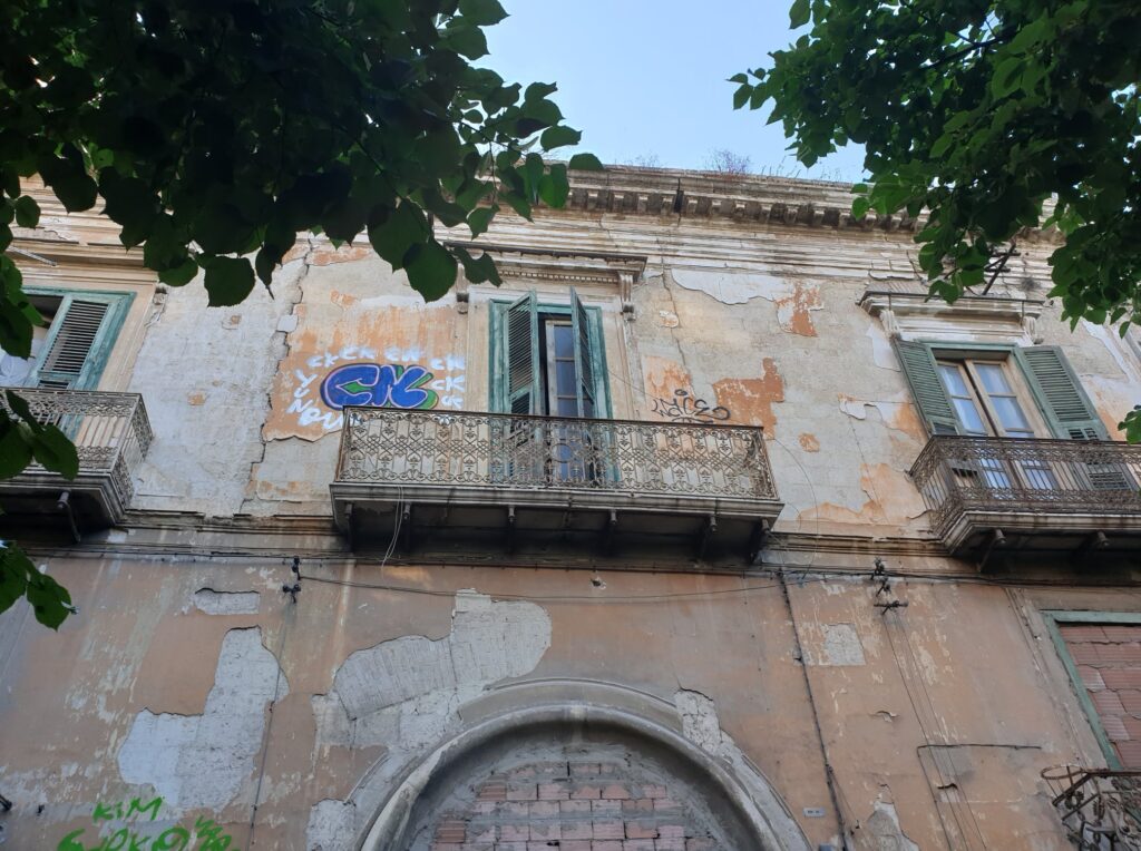 Ennesimo sfregio a Palazzo Trifiletti, la grande vergogna nel centro di Foggia