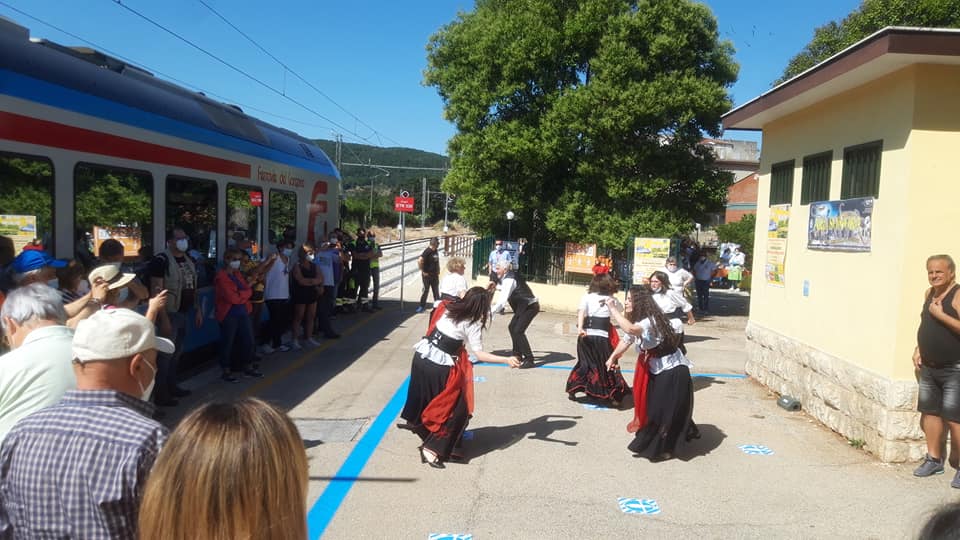 "Treno degli Agrumi", in treno alla scoperta dell’Oasi Agrumaria del Gargano