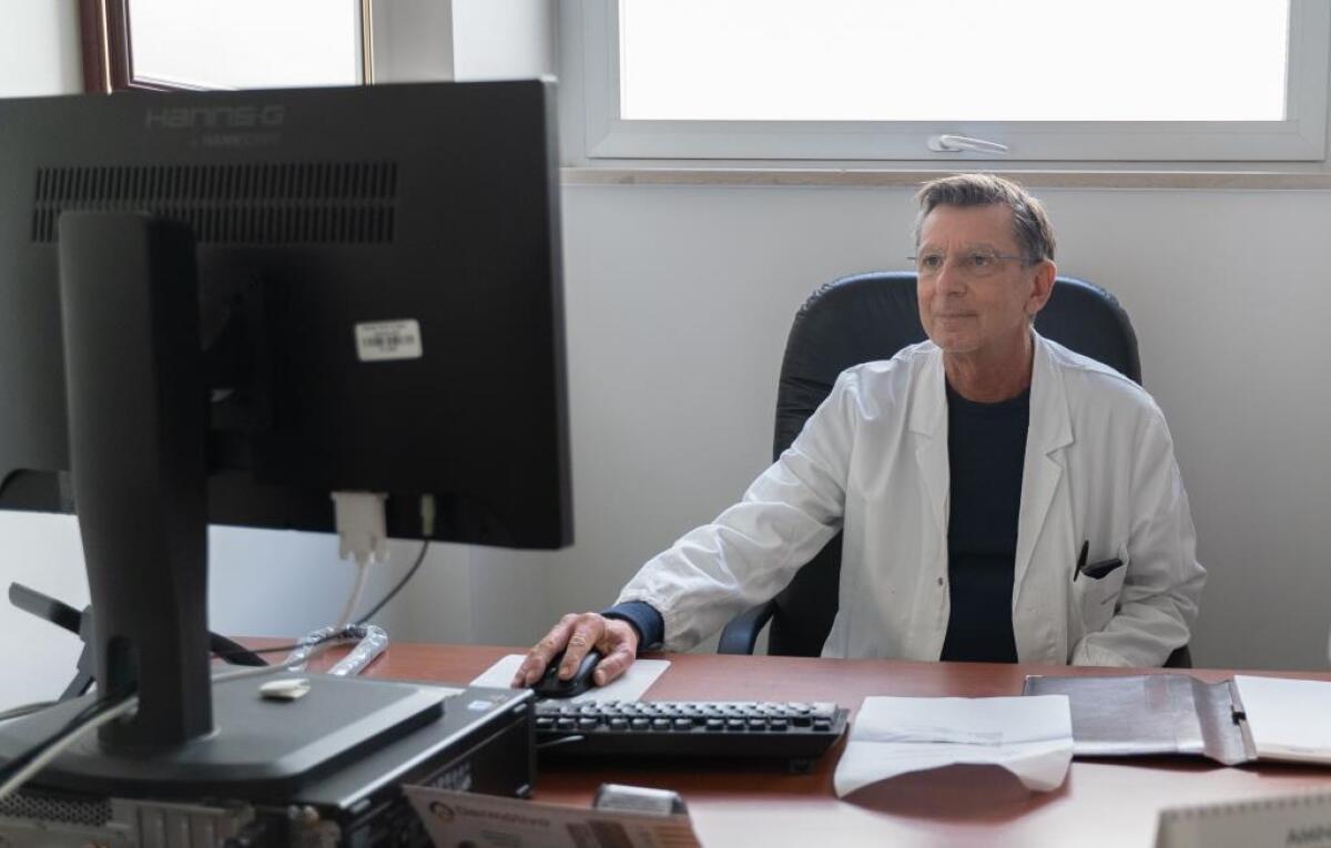 Asportata enorme cisti ovarica presso la Struttura di Ginecologia ospedaliera  del Policlinico Riuniti di Foggia - 