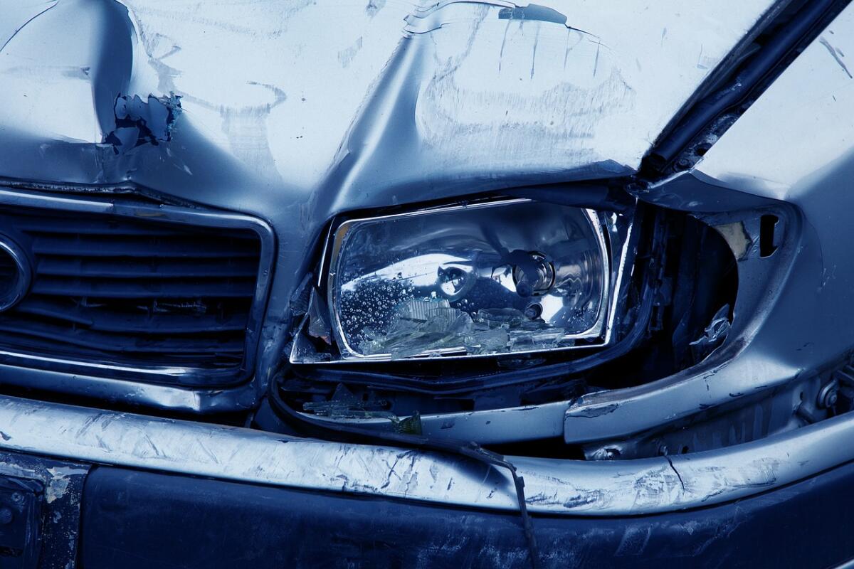 Guida ai servizi di ritiro auto incidentate - 