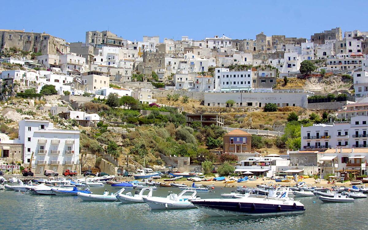 Da Lombardia e Veneto il maggior numero di turisti per il Gargano - Foto di repertorio - Borgo di Peschici Gargano ok