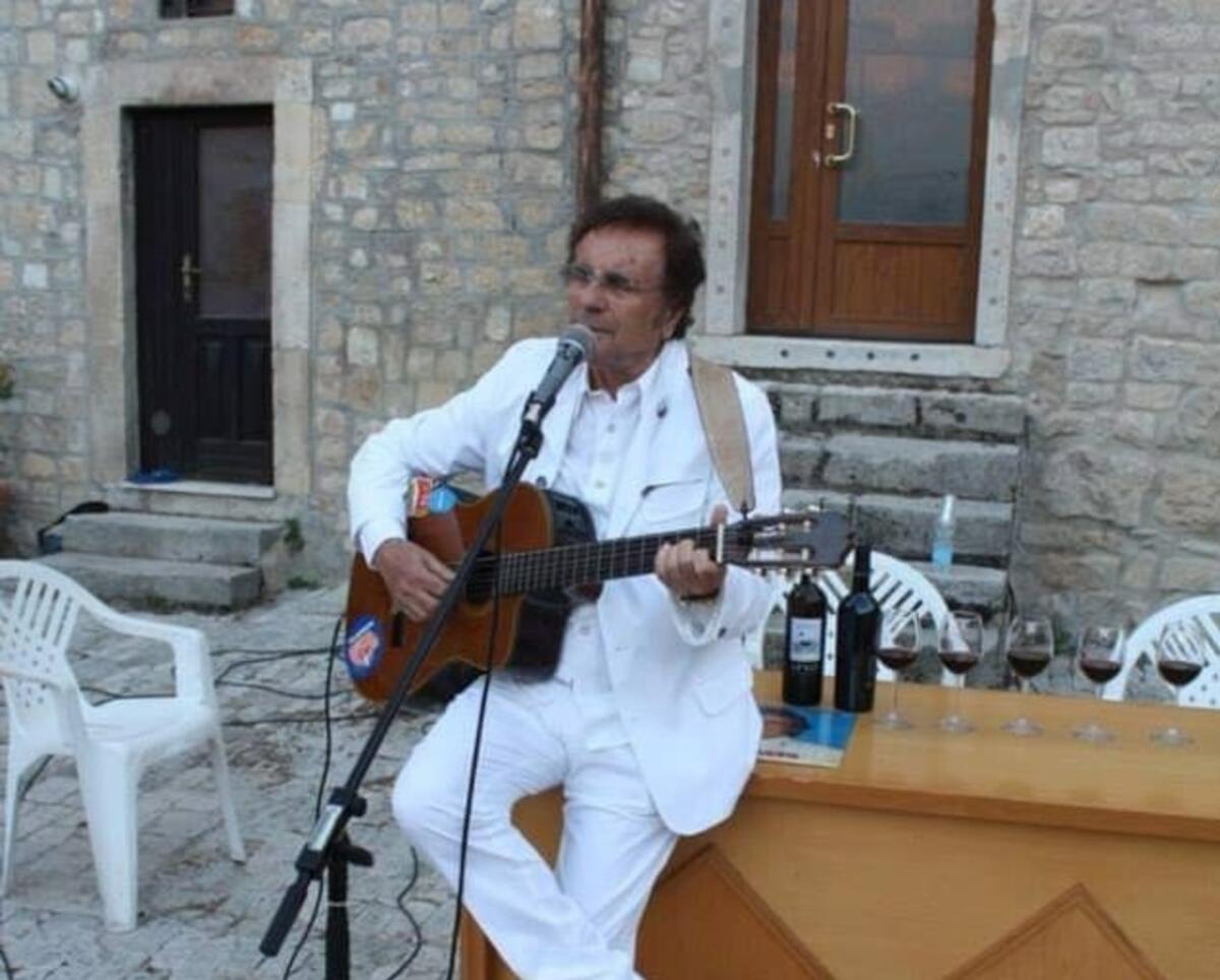 Orsara saluta Toni Santagata: "Amico e grande artista, a lui consegnammo le chiavi del paese" - 