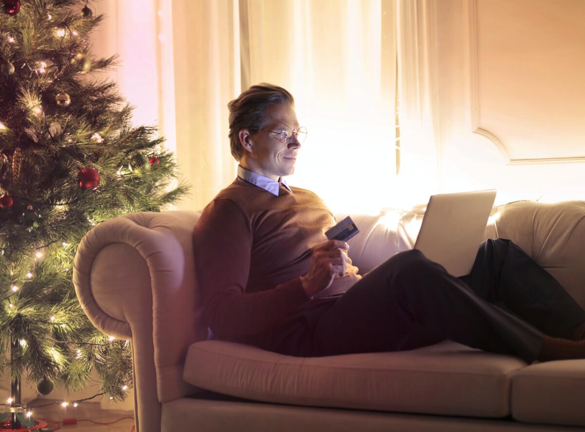 Come è cambiato il modo di fare i regali di Natale - 