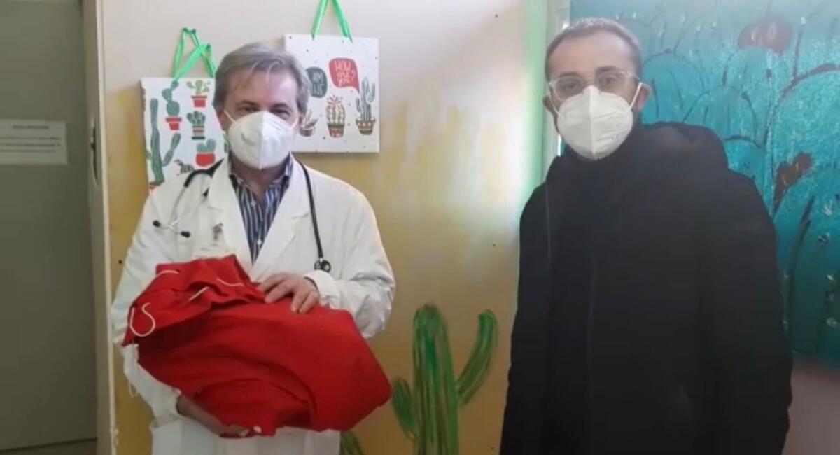 Foggia, dipendenti di Rossogargano donano giocattoli ai piccoli pazienti ricoverati nel reparto di Pediatria del Riuniti - 