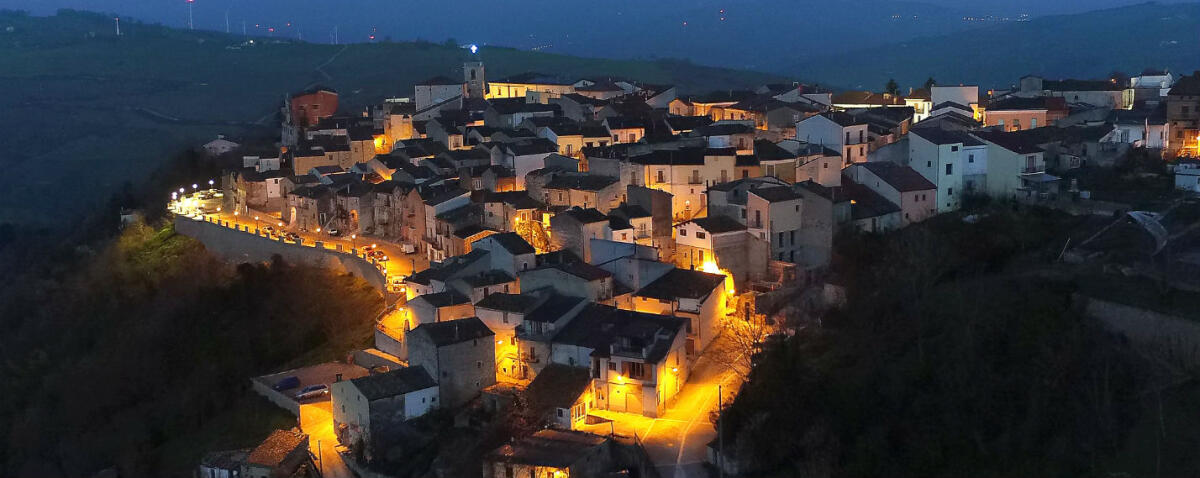 Roseto Valfortore, la famiglia Rinaldi sceglie uno dei Borghi più belli d'Italia. Il sindaco Parisi: "Pronti a farli integrare con la nostra comunità" - 