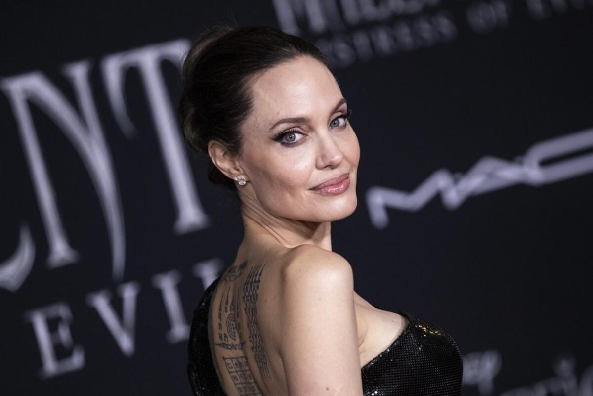 Angelina Jolie è arrivata in Puglia con il suo jet privato - 