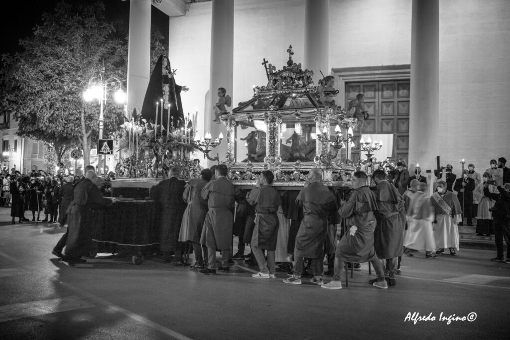 Venerdì Santo, i momenti più toccanti nelle foto di Alfredo Ingino