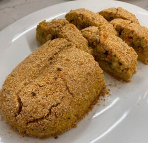 Polpettone ai ceci ripieno di zucchine, carote e scamorza affumicata