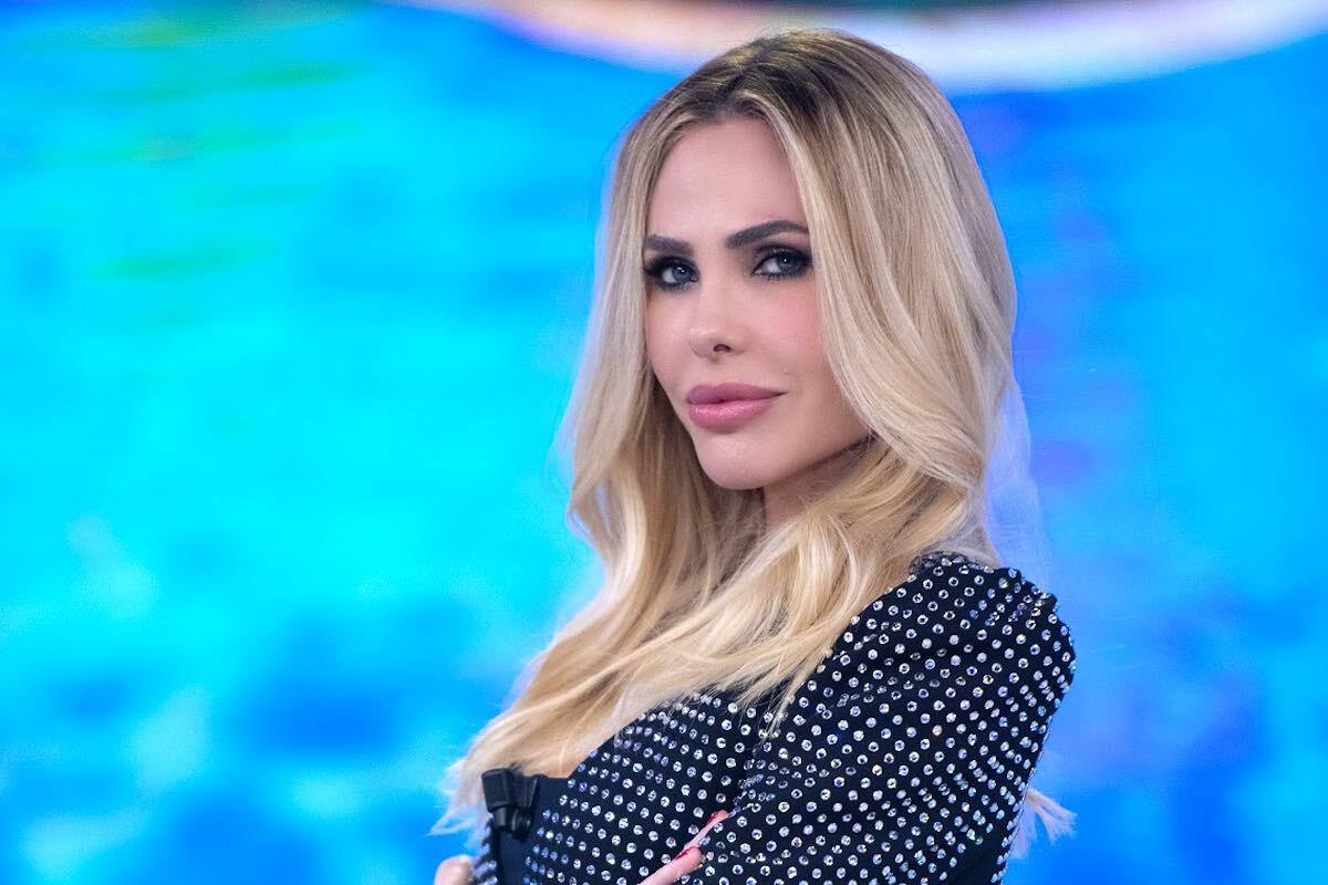 Ilary Blasi risponde alle accuse e stuzzica Francesco Totti – VIDEO - 