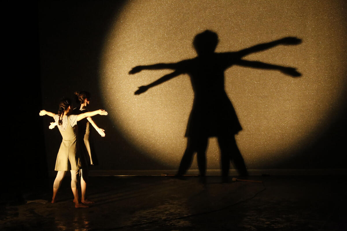 Appuntamento a teatro per le nuove generazioni con “Leo. Uno sguardo bambino sul mondo” della Compagnia Drammatico Vegetale - 