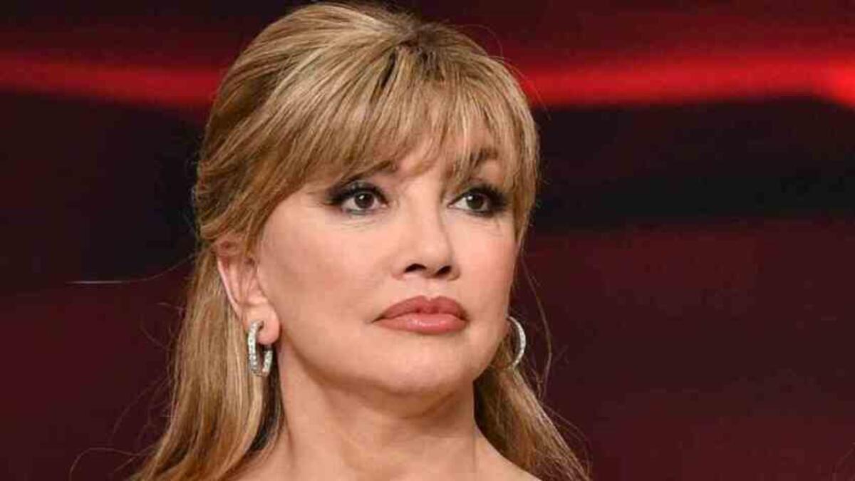 "Si è fatto male seriamente". Ballando con le Stelle: finalissima a rischio per la star del programma - 