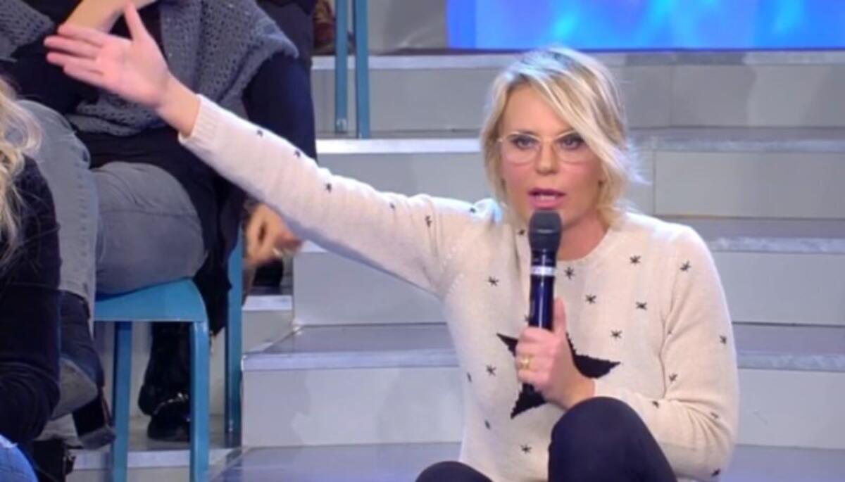 Anticipazioni Uomini e Donne, finge un malore dopo la lite: Riccardo lascia lo studio - 