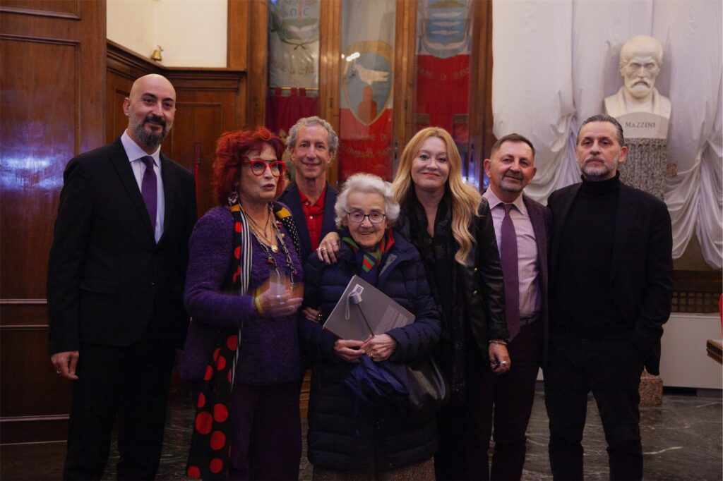 In ordine da sinistra verso destraDirettore della collana editoriale Dott Giuseppe CapparelliConsigliera delegata alle pari opportunità Tiziana BiolghiniDottor Francesco Cro Psicologo e direttore Centro di salute mentale di Viterbo, Dottoressa Stefania Ca