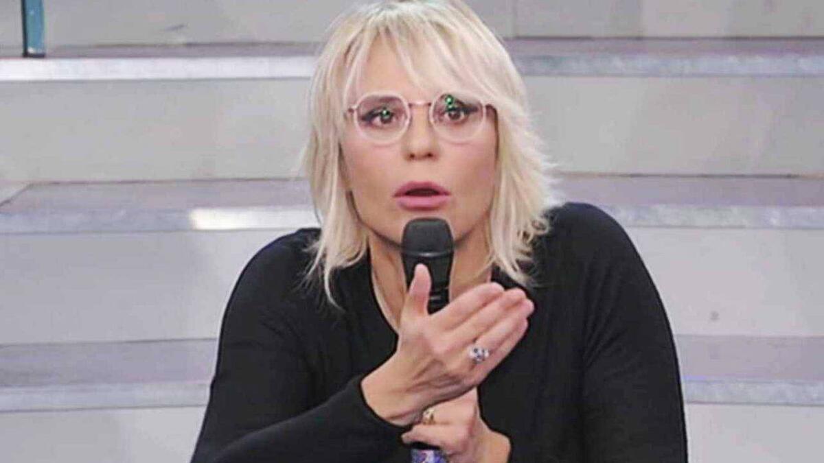 Anticipazioni Uomini e Donne, lo prende a schiaffi davanti a Maria! Lascia lo studio in lacrime - 