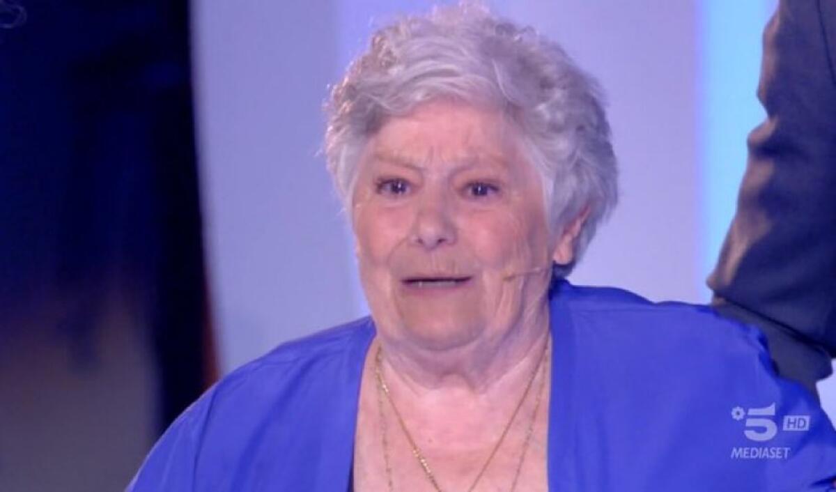 La Signora Marianna di Cerignola fa impazzire il pubblico di “C’è posta per te” ritrova il suo vecchio fidanzato dopo 68 anni - 