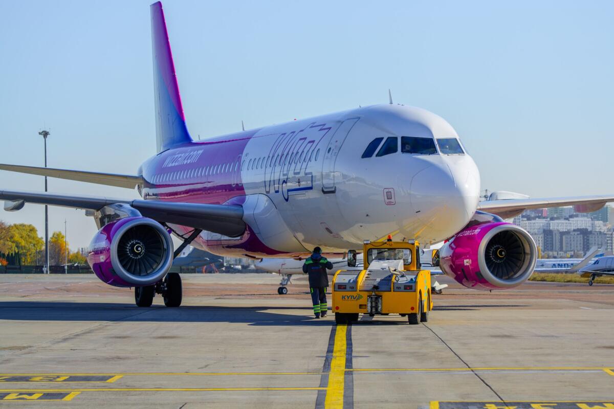 Cancellati i voli Wizzair da Bari per Torino e ritorno, ai passeggeri 250 euro di rimborso - 