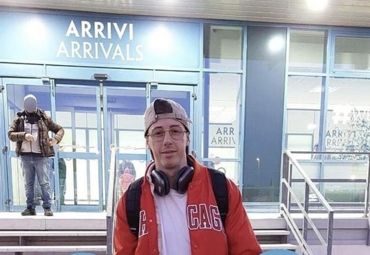 Il cantante Shade atterra al Gino Lisa, grande successo per la sua esibizione a Cerignola - 