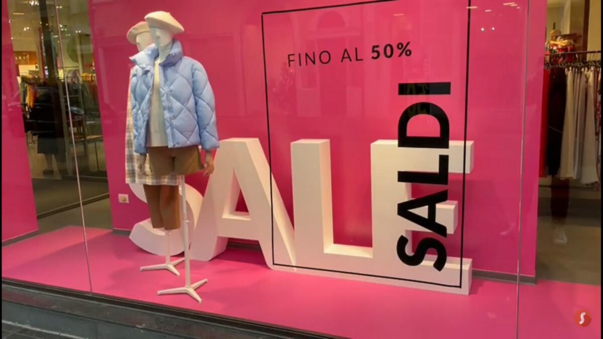 Proseguono i saldi a Foggia, nonostante il periodo di incertezza economica non sono registrate flessioni rispetto allo scorso anno - 