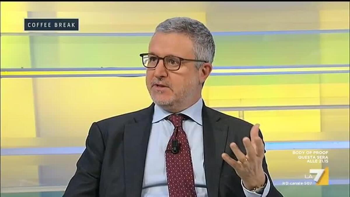 "La violenza è frutto della politica parassitaria e assistenziale in una parte del Mezzogiorno", bufera sul condirettore del Corriere dello Sport - 