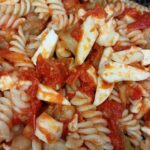 Fusilli con datterino in salsa Bioricci, melanzane e provola affumicata