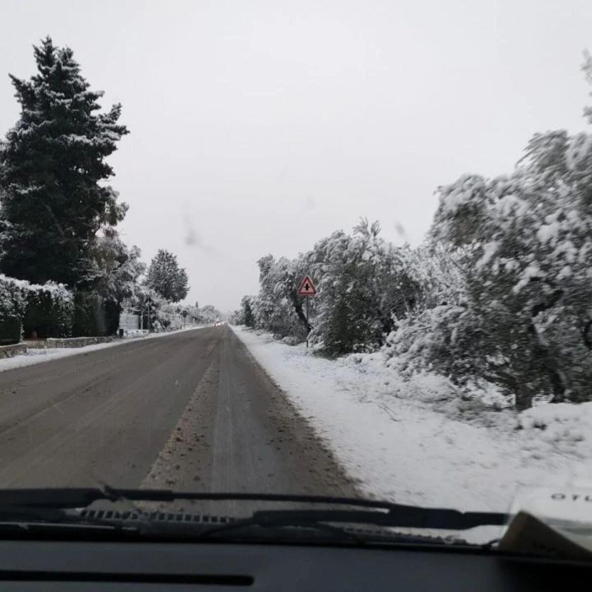Risveglio gelido in Puglia, neve a Bari. Ecco quando migliora… - 