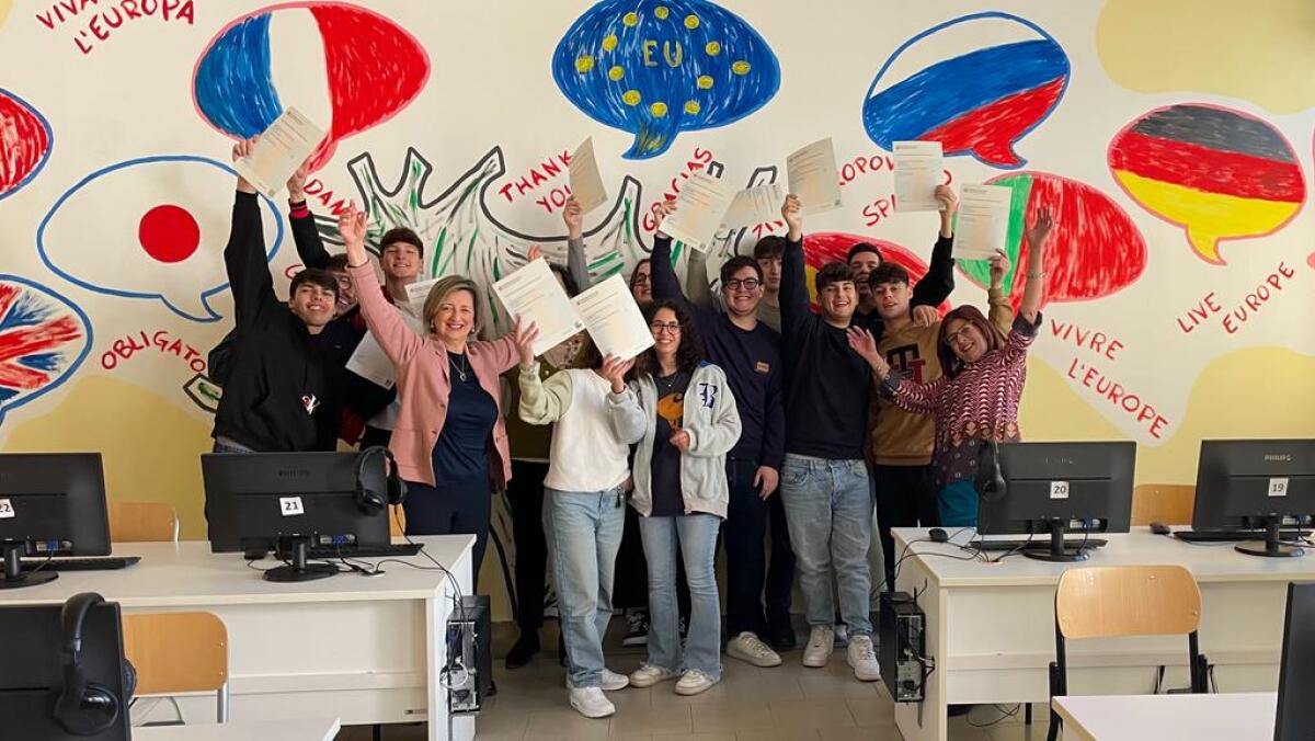 Voti eccellenti per gli alunni del Pascal agli esami English as Second Language, Computer Science ed Economics - 
