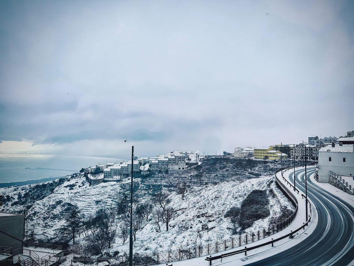 Scuole chiuse a Monte Sant'Angelo, l'annuncio del sindaco: "oggi sono caduti circa 10 centimetri di neve" - 