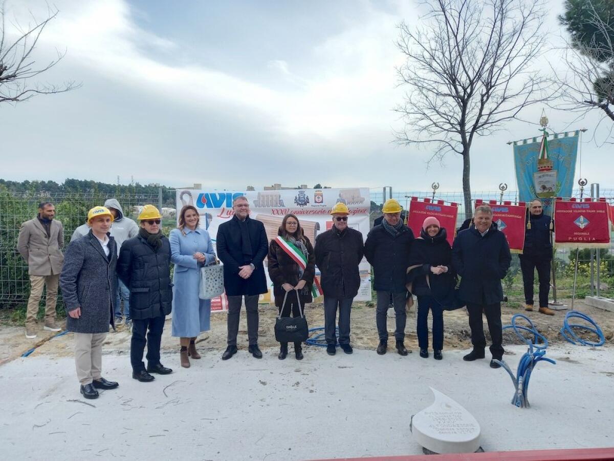 L’AVIS di Lucera ha festeggiato 35 anni a servizio della comunità, Posata la prima pietra del monumento che l’AVIS dona alla città. - 