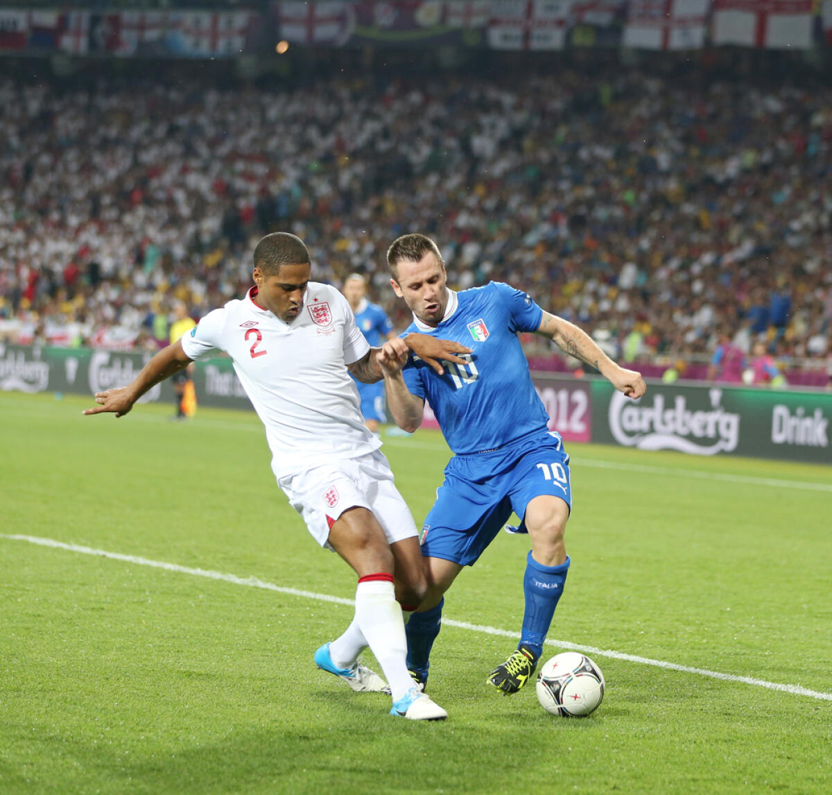 Cassano alla BoboTv: "Dopo il gol all'Inter pensai che ero diventato famoso" - KYIV, UKRAINE - JUNE 24, 2012: Glen Johnson of England (L) fights for a ball with Antonio Cassano of Italy during their UEFA EURO 2012 Quarter-final game at Olympic stadium in Kyiv, Ukraine