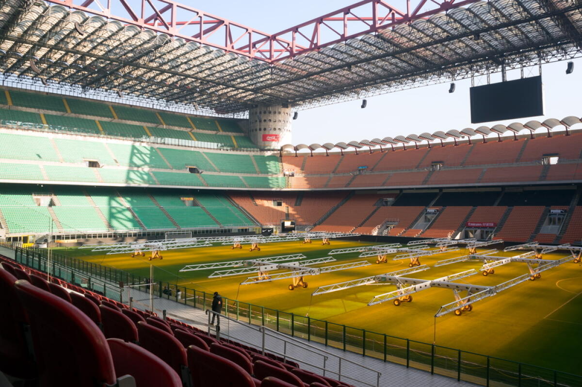 Allarme prato a San Siro: ad aprile 8 gare in 30 giorni - 