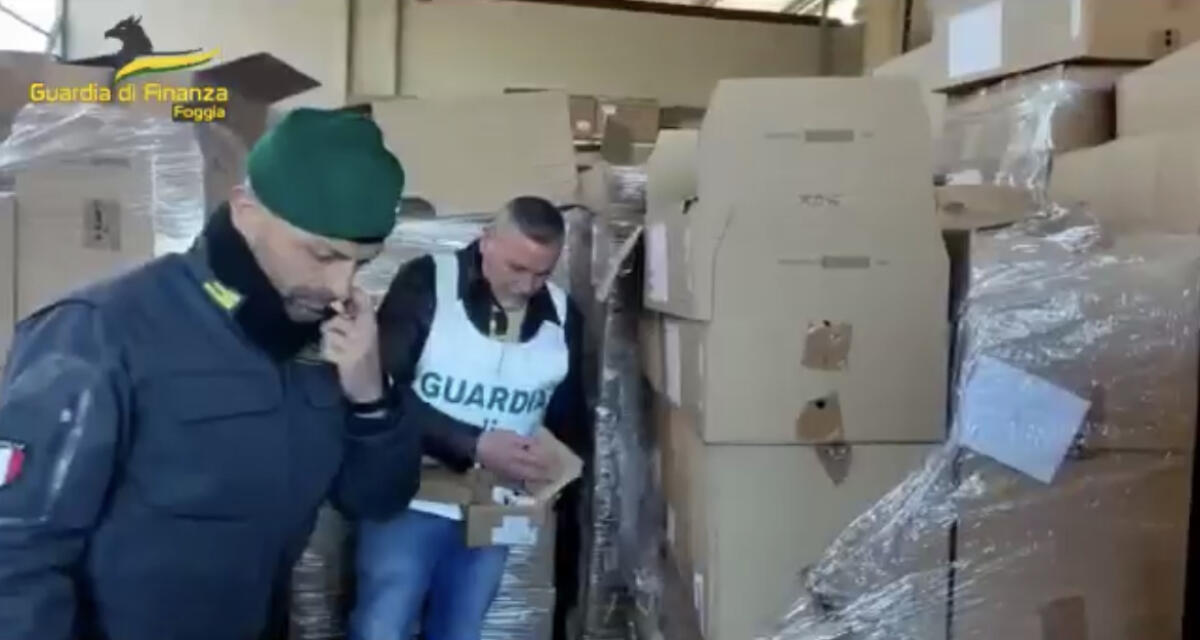 San Severo: sequestrate 8.800 paia di scarpe rubate - 