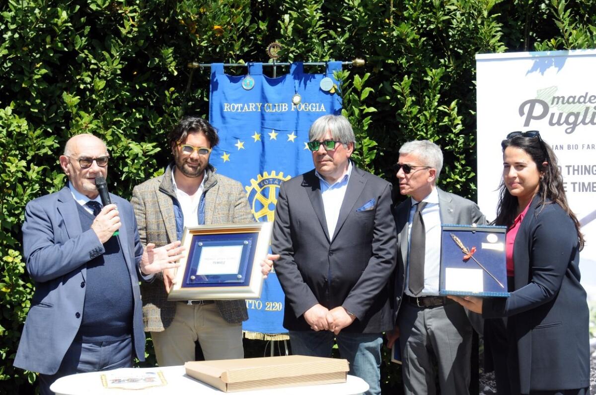 Premio Spiga d'oro del Rotary club ad azienda anticaporalato - 