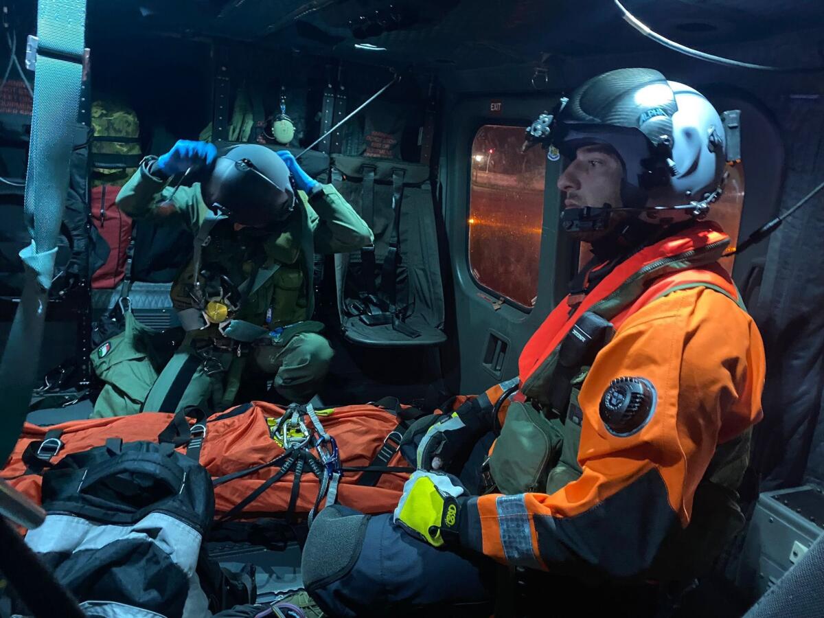 Malore per un uomo su nave mercantile al largo del Gargano, trasportato d'urgenza in elicottero a San Giovanni Rotondo - 