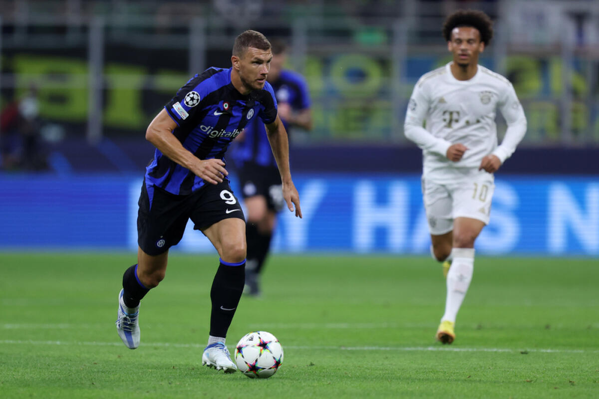 Empoli-Inter, sciolti i dubbi su Calhanoglu, Dzeko e Lukaku - Edin Dzeko of Fc Internazionale during the Uefa Champions League Group C match between Fc Internazionale and FC Bayern Munich at Stadio Giuseppe Meazza on September 7, 2022 in Milano Italy .