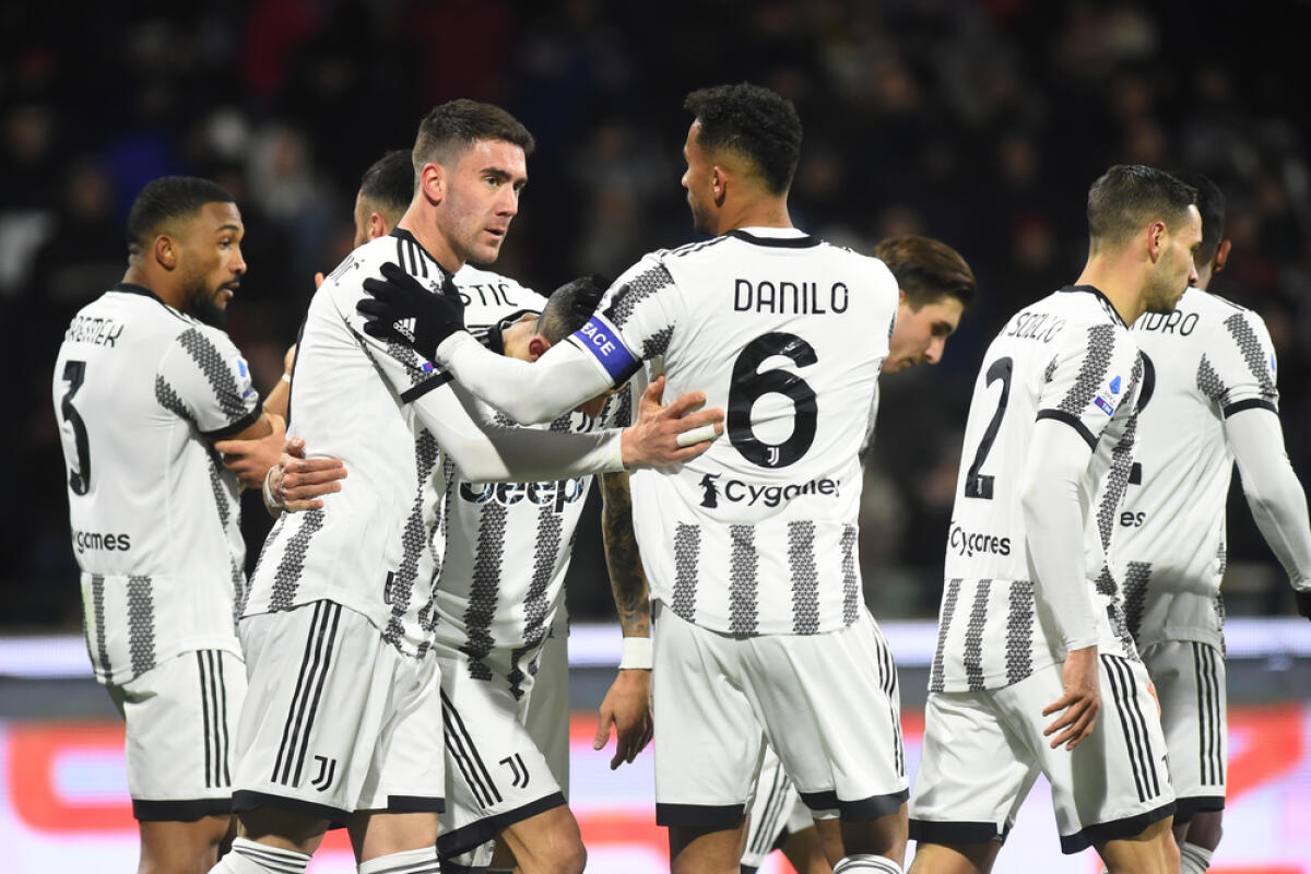 Juventus, Tudor balza in testa per il dopo Allegri - Dusan Vlahovic of Juventus FC celebrates with his teammates after the goal scored  during the Serie A match between US Salernitana 1919 v Juventus FC  at Arechi  Stadium  - Credit: Agostino Gemito/LiveMedia
