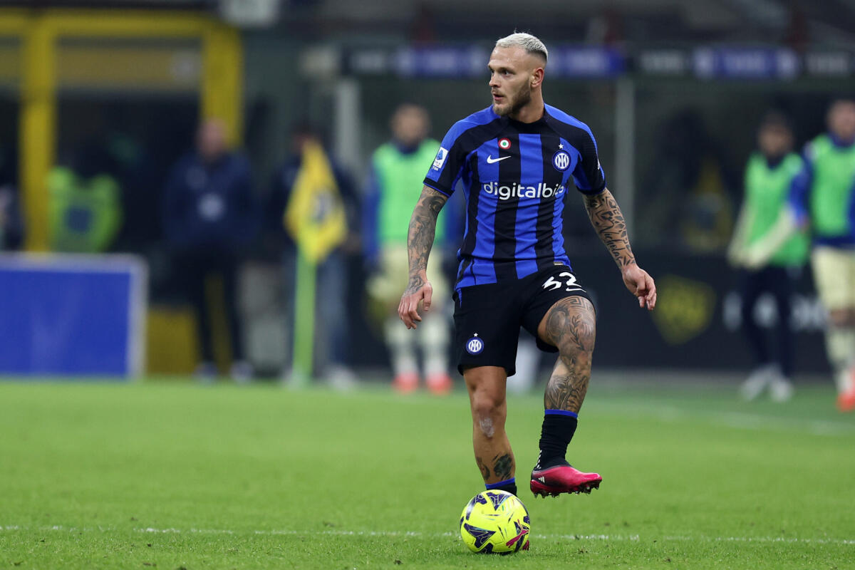 Inter, striscione schock: "La lingua te la facciamo ingoiare" - Federico Dimarco of Fc Internazionale during the  Serie A match beetween Fc Internazionale and Hellas Verona at Stadio Giuseppe Meazza on January 14, 2023 in Milan  Italy .